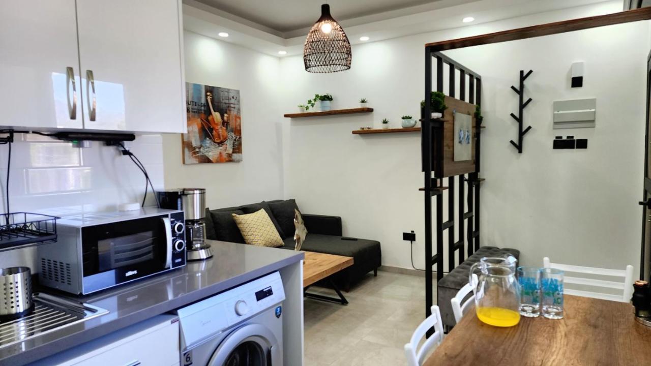 Esta Palm Living And Bedroom, 250 M From * Κερύνεια